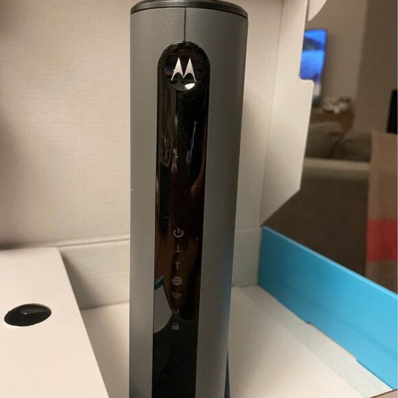 Motorola MG7540 Cable Modem Router - Picture 2 of 4